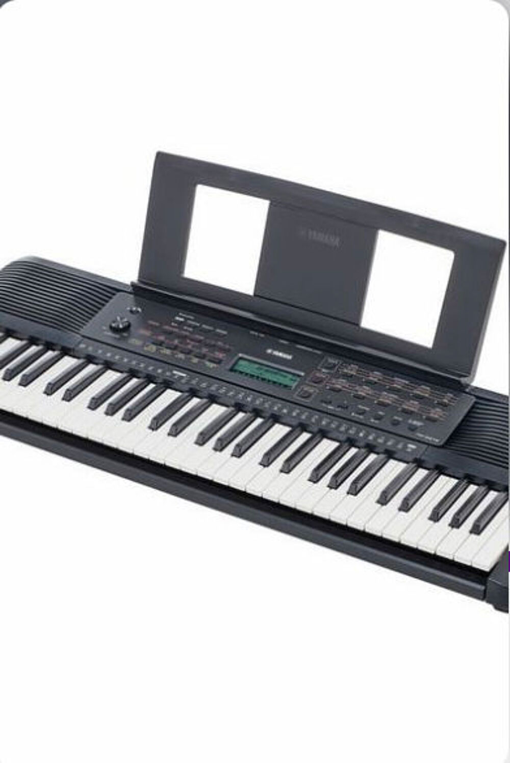Piano Yamaha PSR-E273 + Adaptateur Secteur.
Instruments de musique