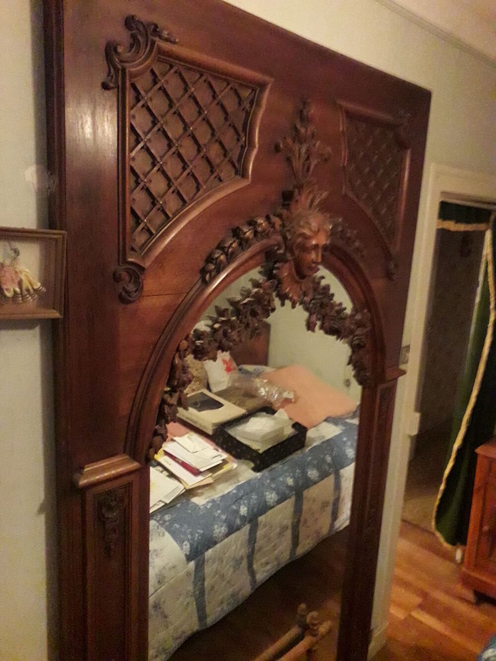 Tr&egrave;s grand miroir avec encadrement sculpt&eacute; bois d&eacute;but 19i&egrave;me Décoration