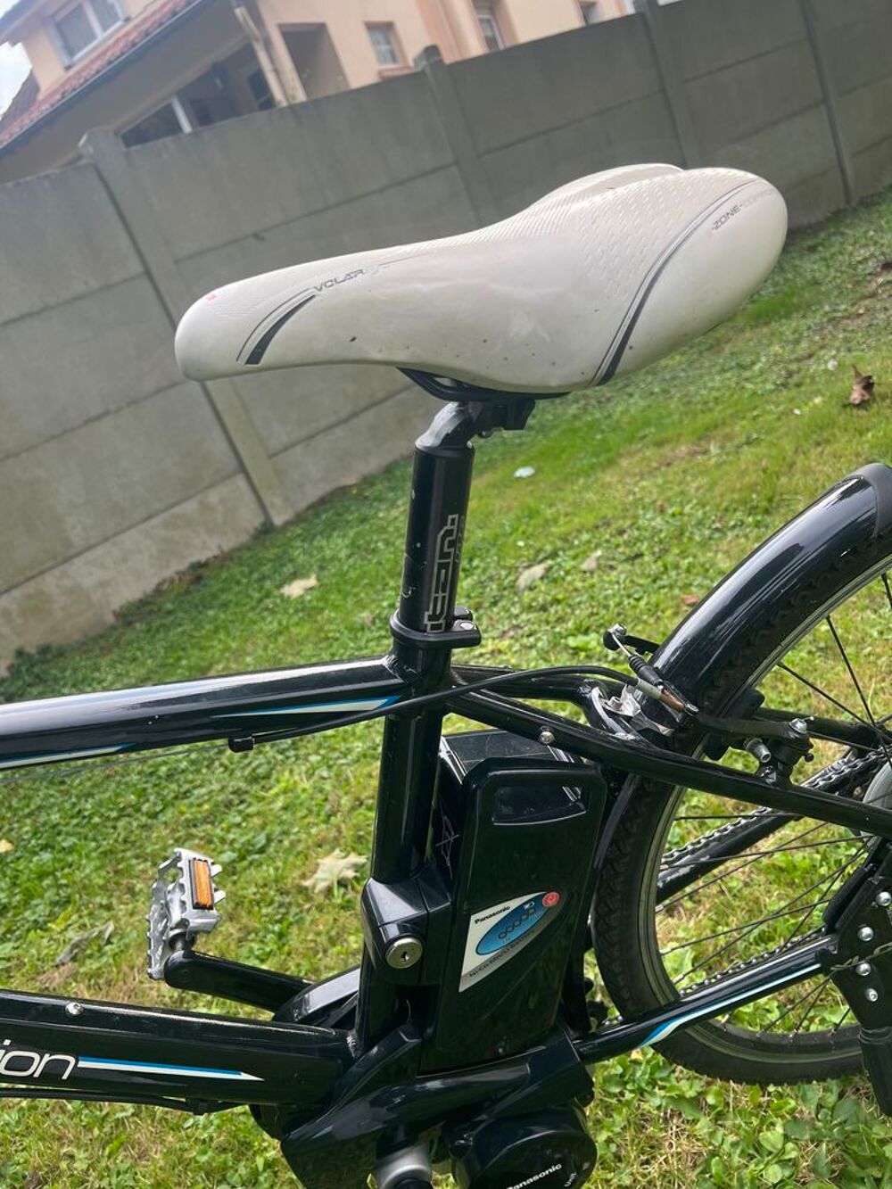 V&eacute;lo &eacute;lectrique homme tr&egrave;s peu servi . Marque easy motion 
Vélos