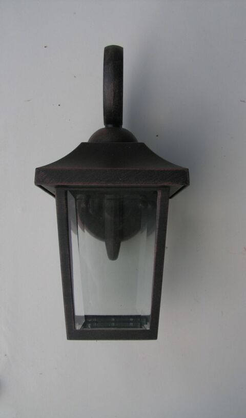 Lampe ext�rieure neuve
10 Les Achards (85)