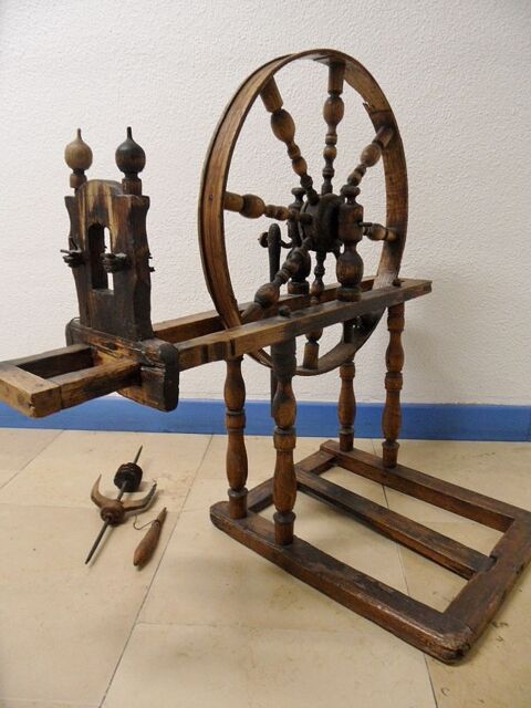 ANCIEN ROUET FILEUSE LAINE TRADITIONNEL BOIS EPOQUE XIX me 149 Marseille 11 (13)