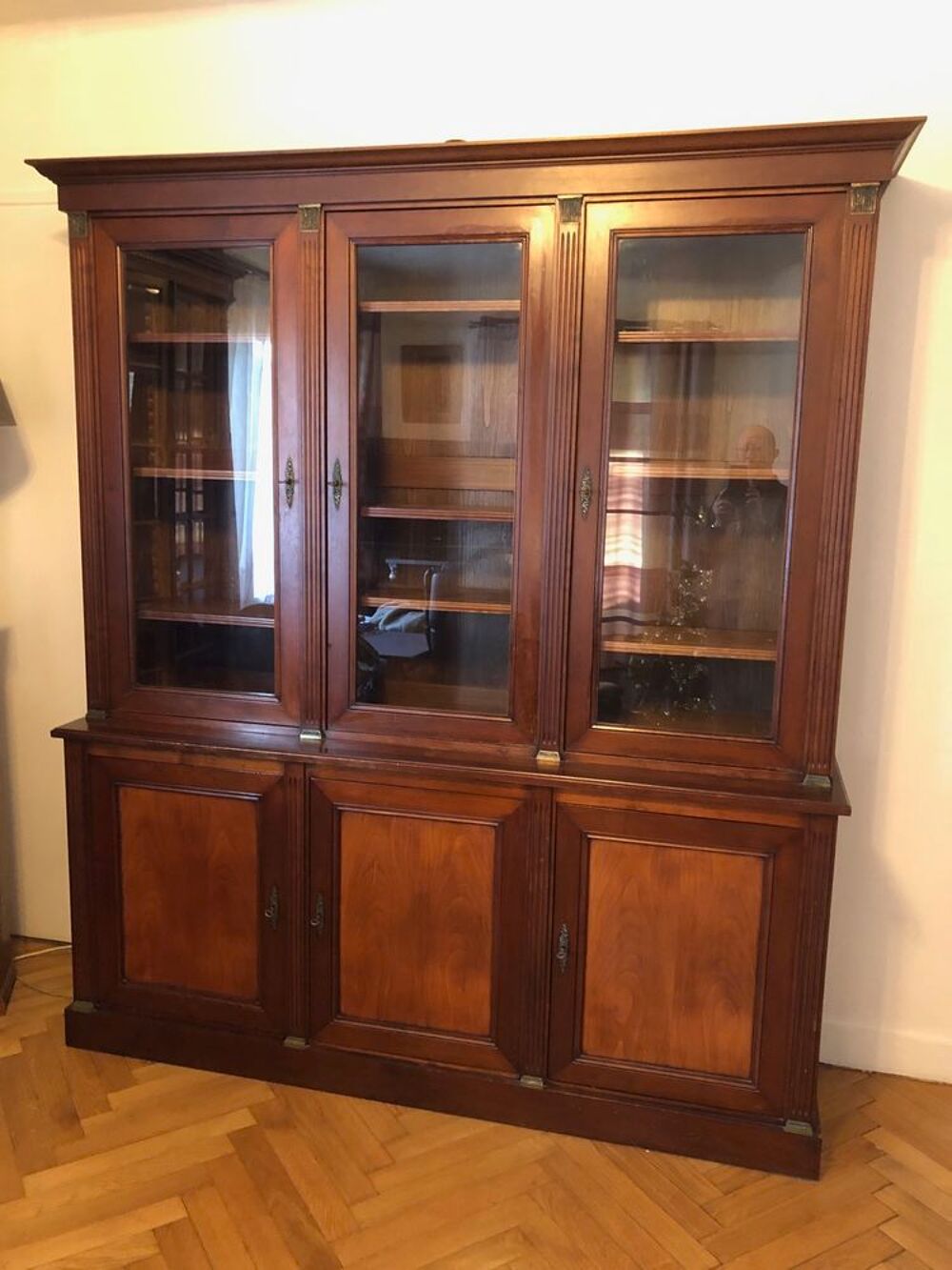 &nbsp;Biblioth&egrave;que vitr&eacute;e de style Louis Philippe Meubles