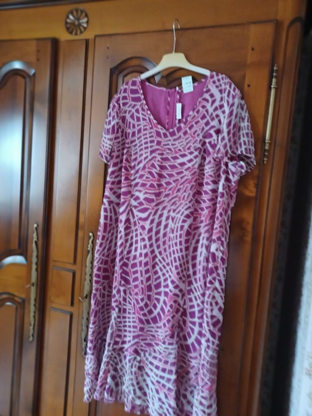 robe dame cr&ecirc;pe de voile neuf Vêtements