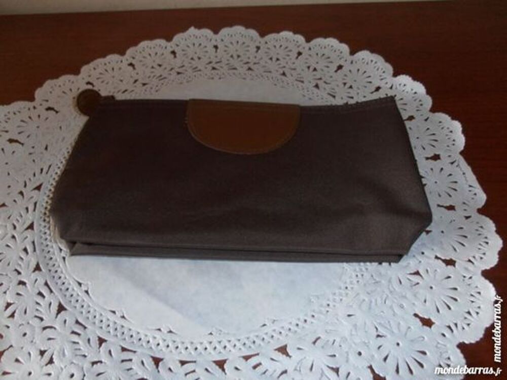 Pochette style "couture" (39) Maroquinerie