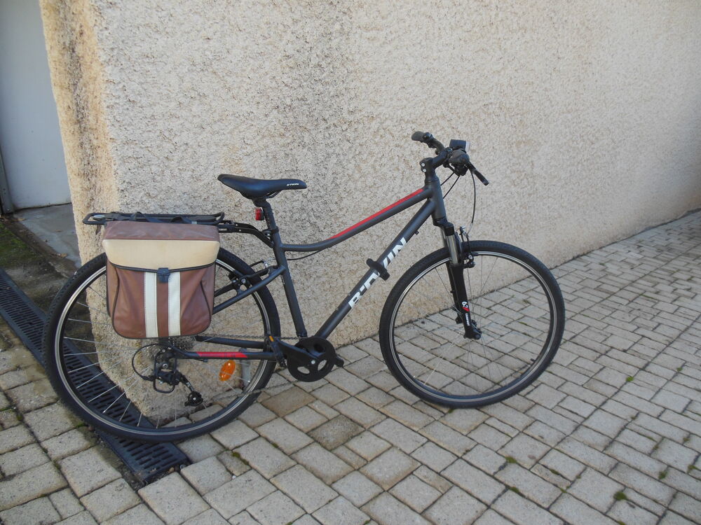 V&eacute;lo BTwin Riverside 500 tr&egrave;s peu servi,en parfait &eacute;tat
Vélos