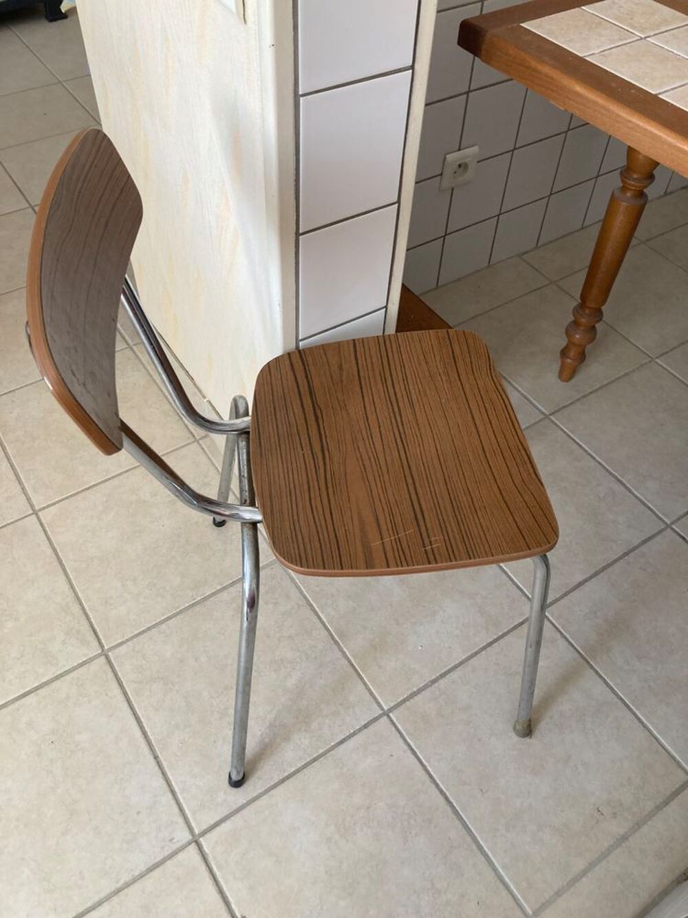Table de cusine carrel&eacute;e Meubles