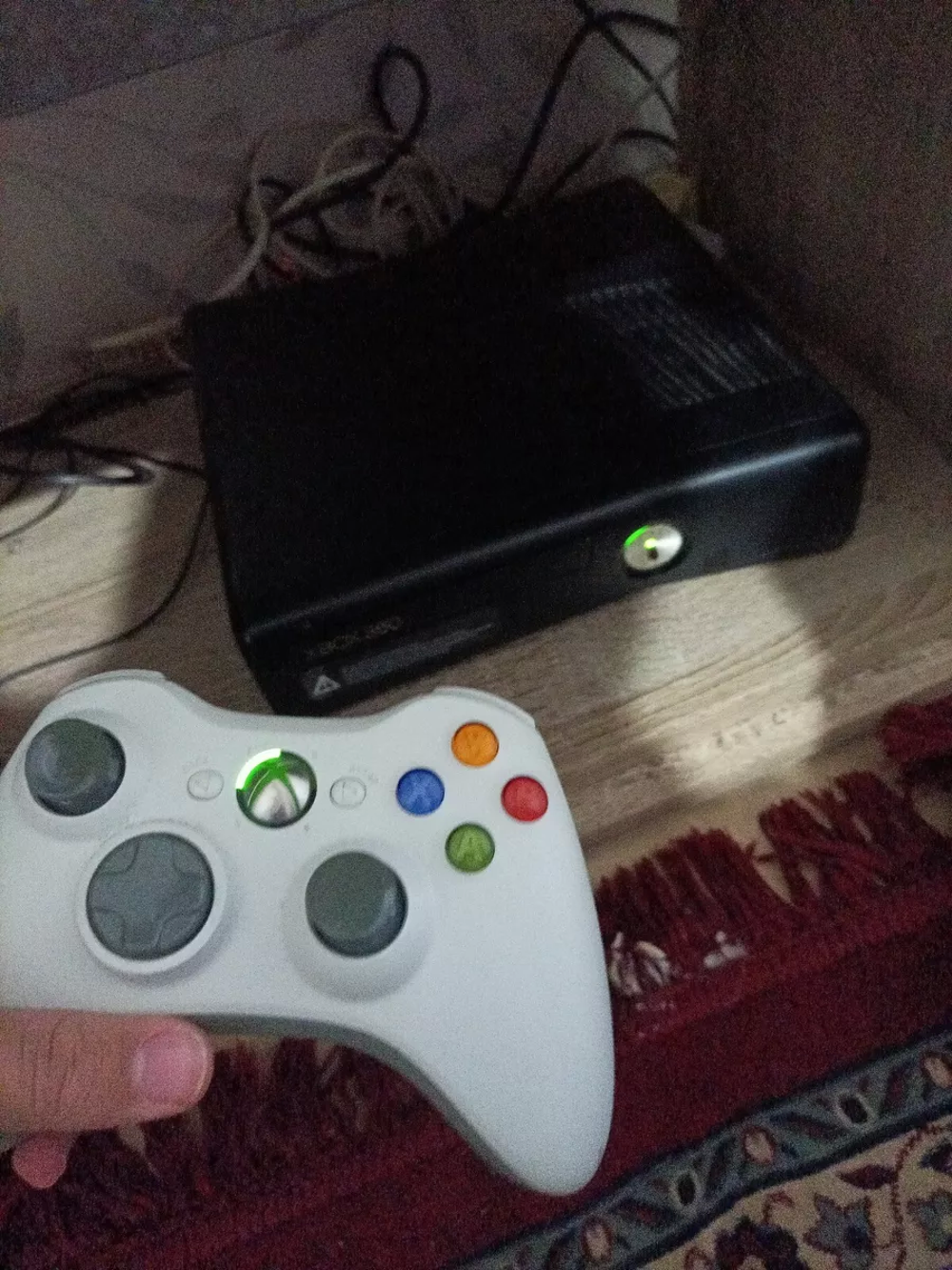 Xbox 360 avec jeux et manette en tbe Consoles et jeux vidéos
