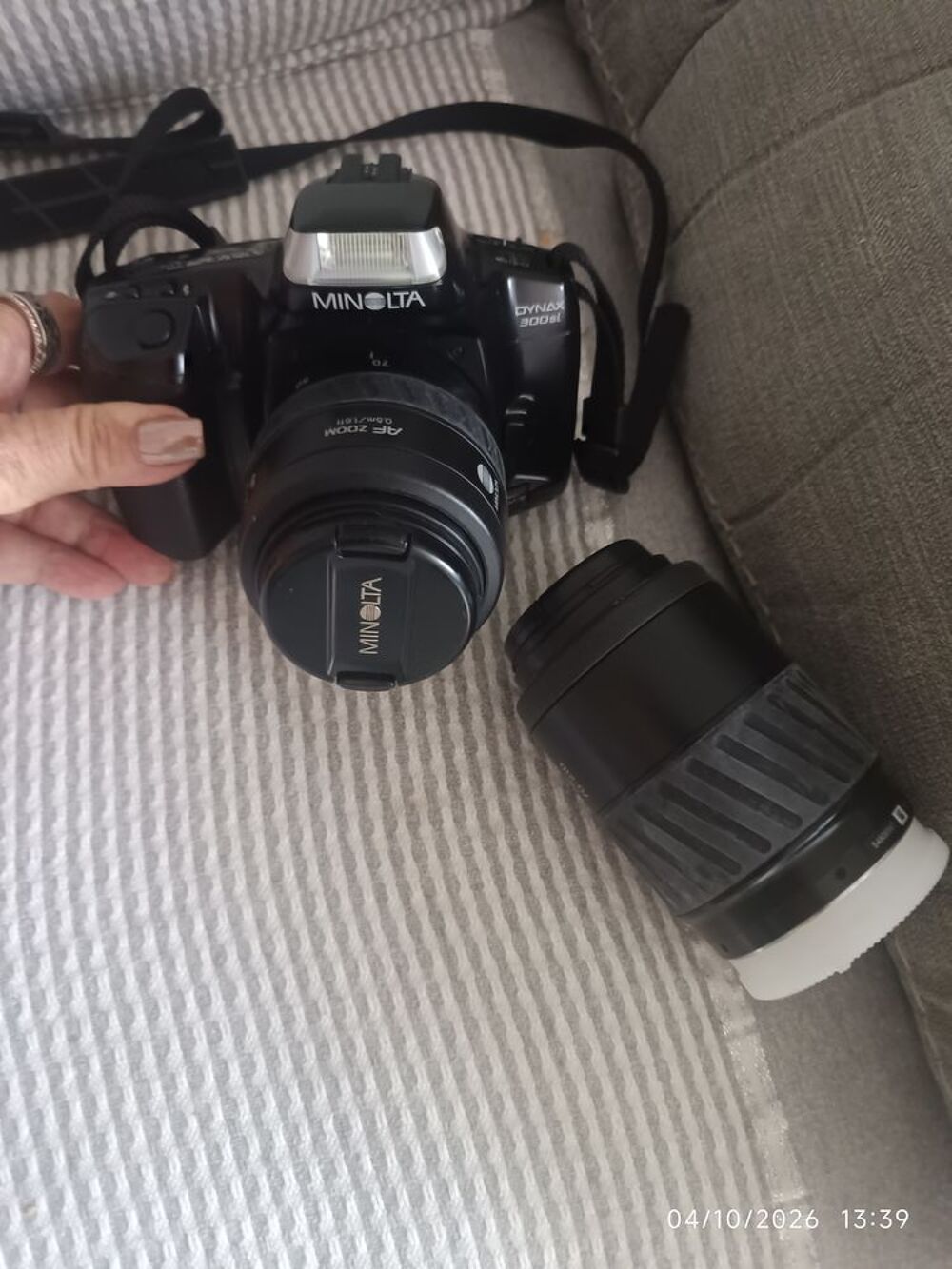 Appareil photo minolta avec sacoche 2 zooms 
Piles neuves Photos/Video/TV
