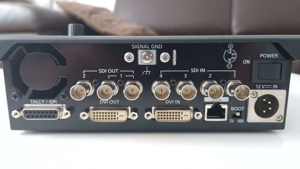 M&eacute;langeur vid&eacute;o pro Panasonic AW-HS50 ? Excellent &eacute;tat Matériel informatique
