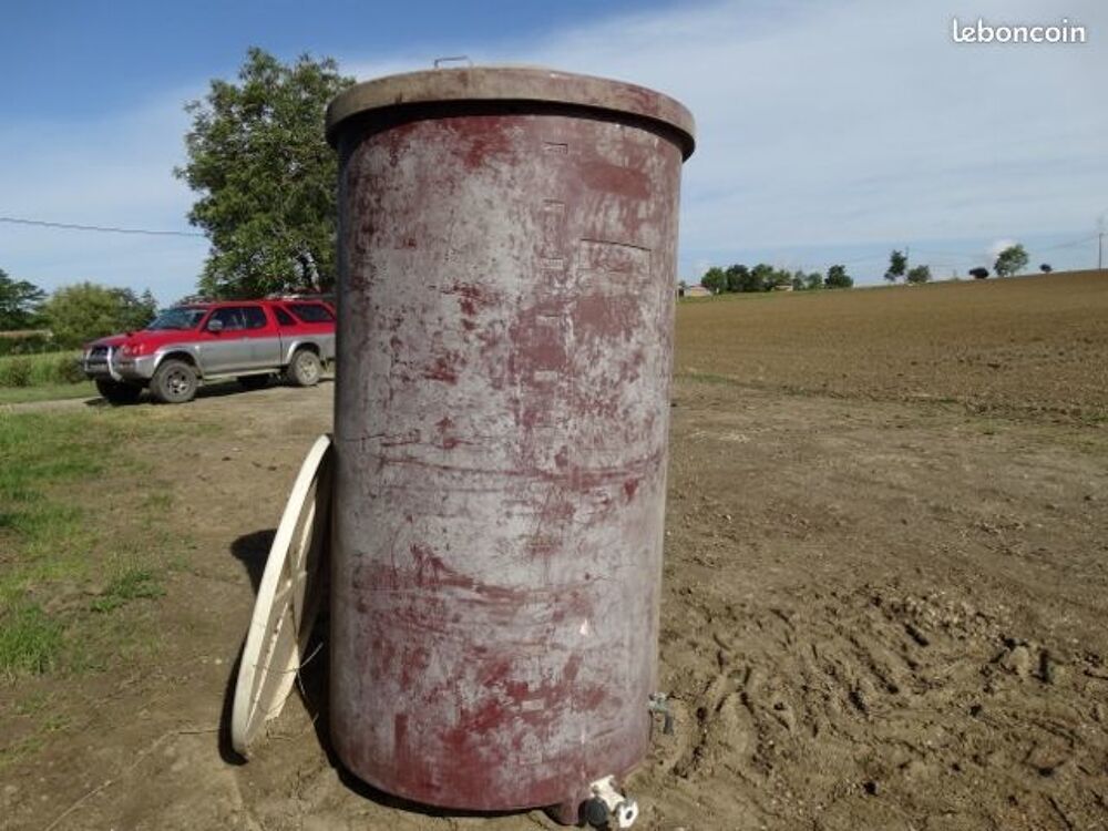 2 garde-vins . un 1000 litres un 1300 litre Jardin