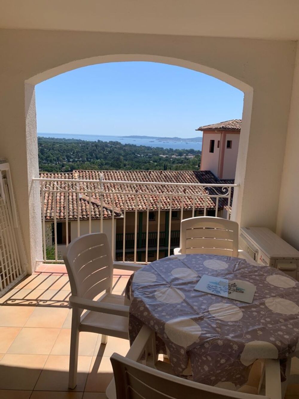   Vacances à Grimaud vue mer Climatisé fibre  Vacances  / Offres de location 