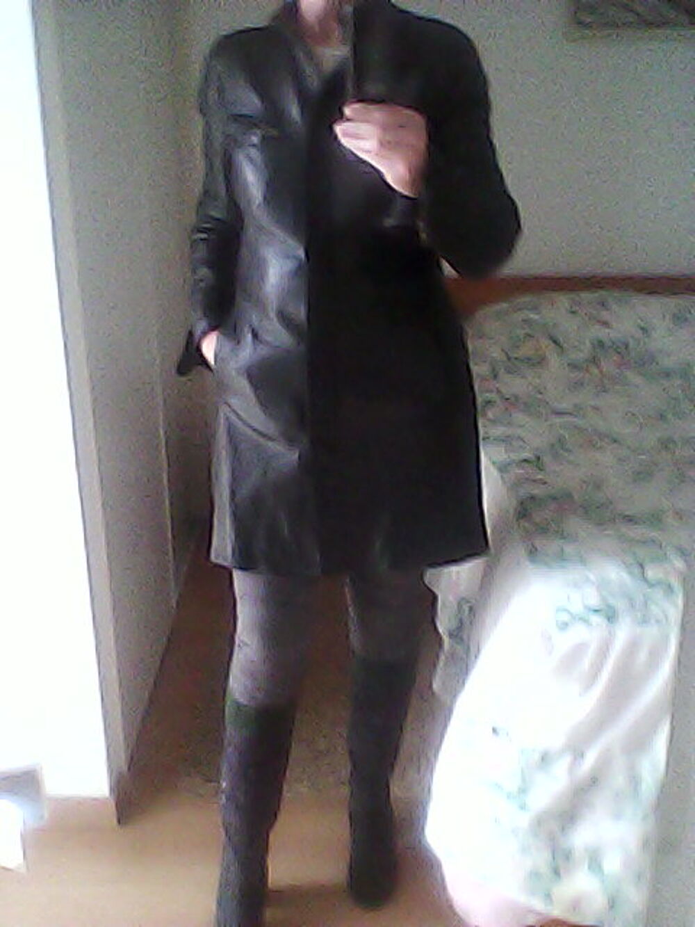 Belle veste longue cuir, Vêtements