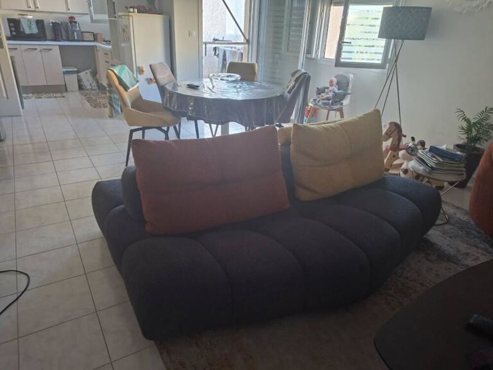 Magnifique canap&eacute; de la maison XXL en parfait &eacute;tat Meubles