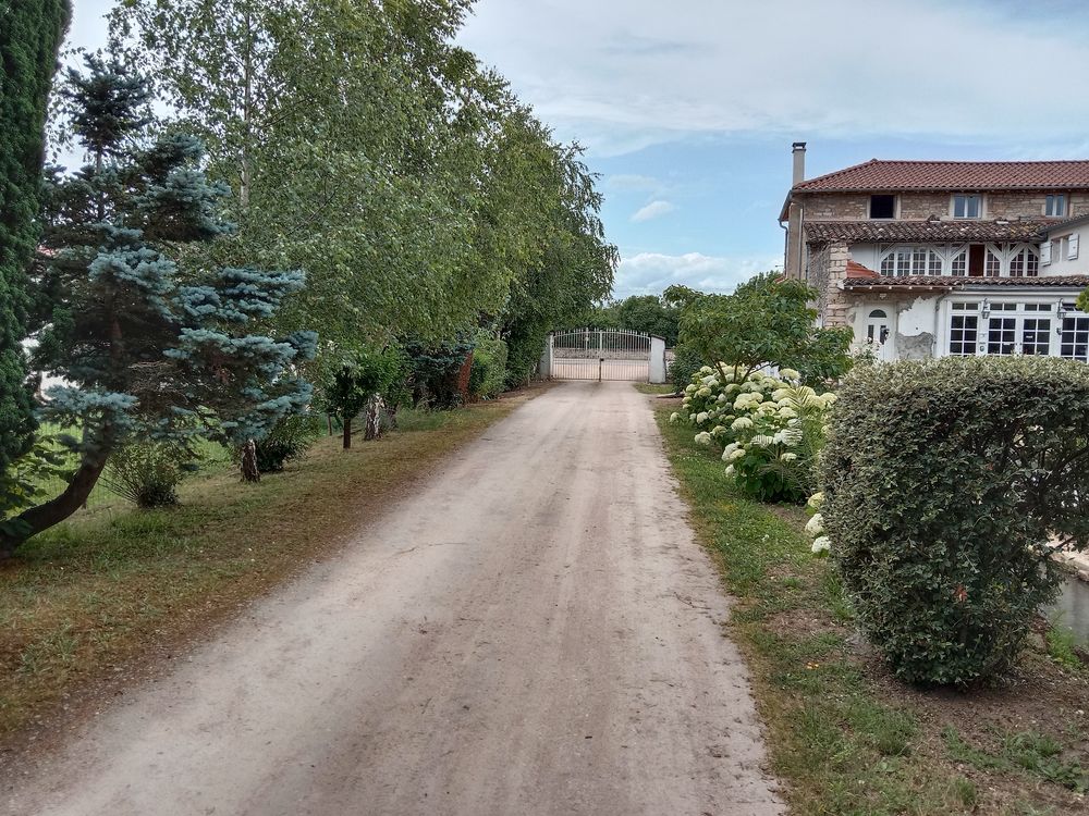 Location Maison MEUBLÉ pour SAISONNIERS Montbellet