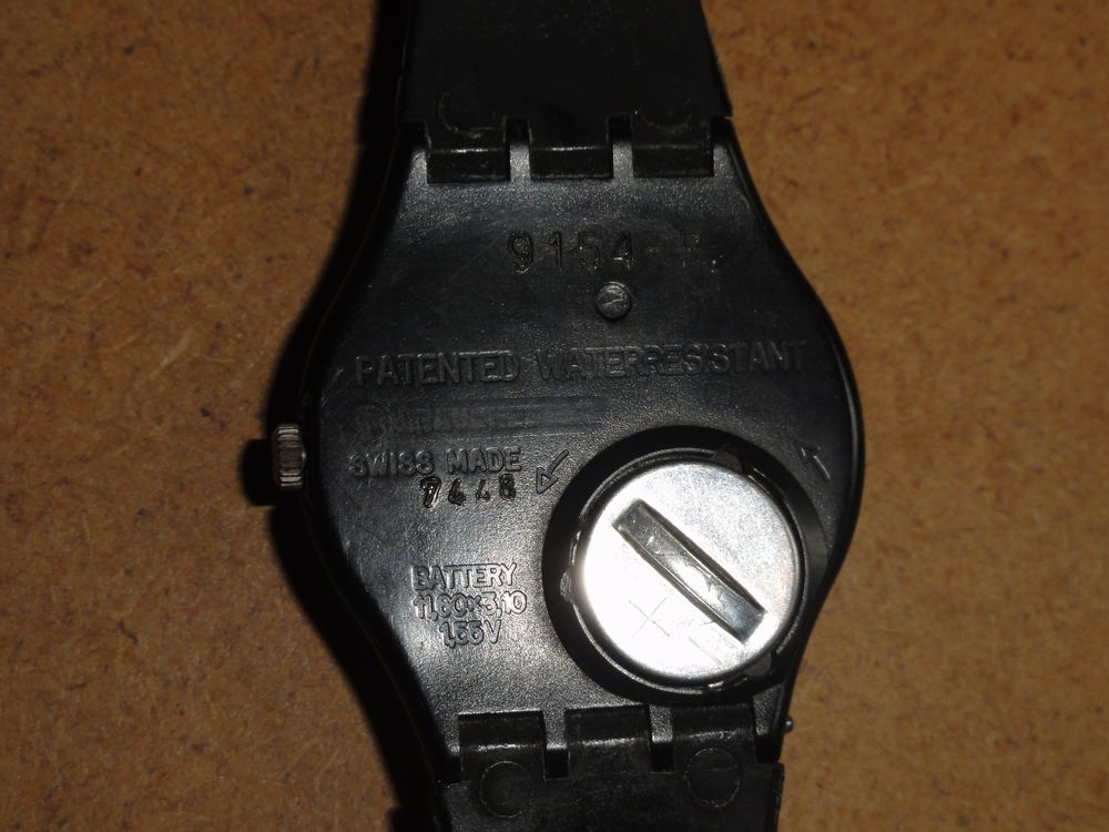 Montre Swatch 9154 p Swiss noir plastique bracelet &agrave; changer Bijoux et montres