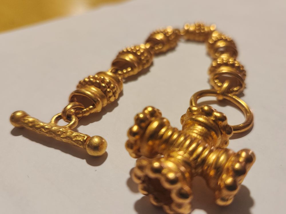 Bracelet souple emmaill&eacute; dor&eacute; motifs ANTIGONA Bijoux et montres