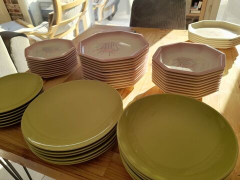 chaise fer forger 10e la chaise il y en a 4 plus assiettes v 25 Aiton (73)