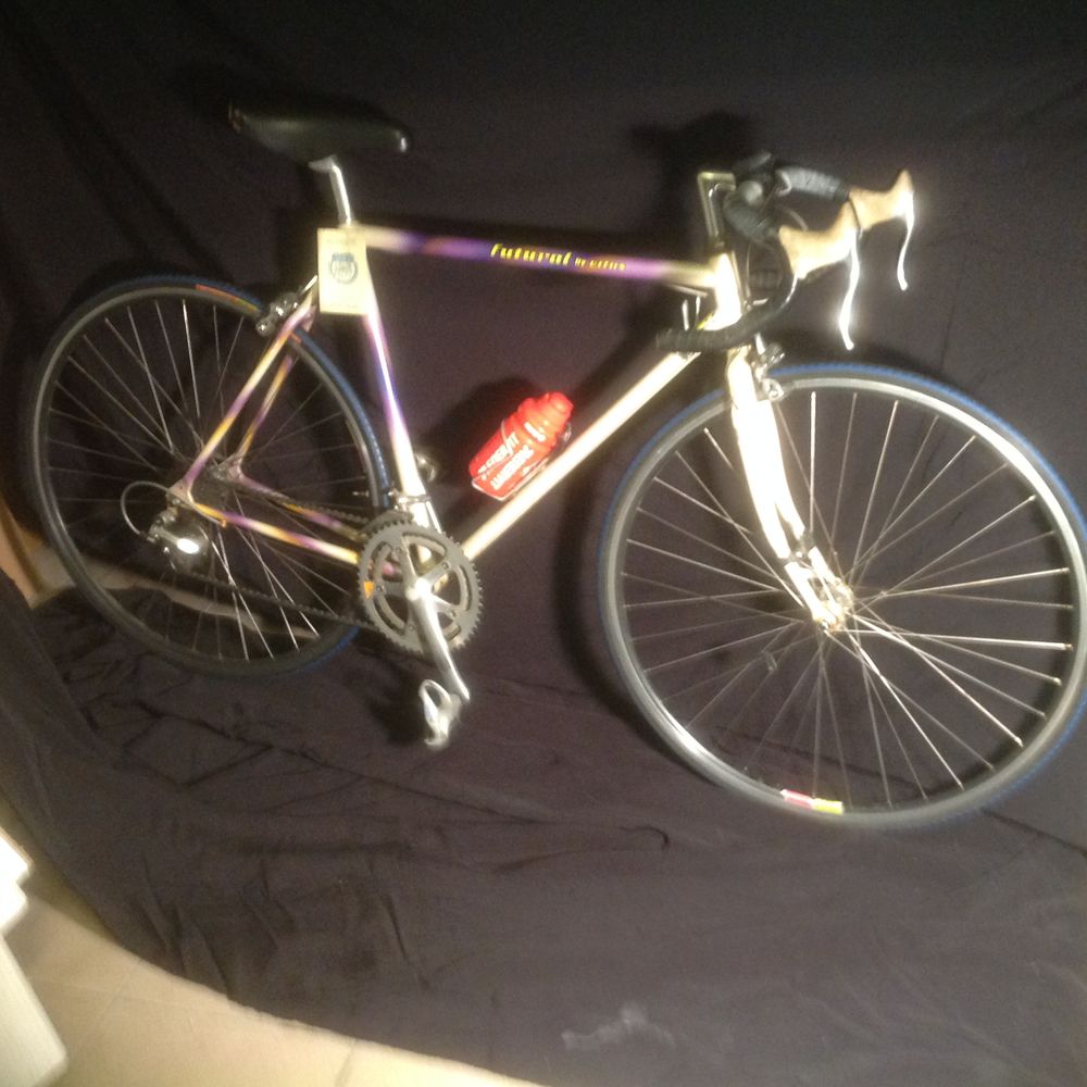 V&eacute;lo de route Cadre By VITUS FUTURAL
CHIMANO RX 100
Vélos