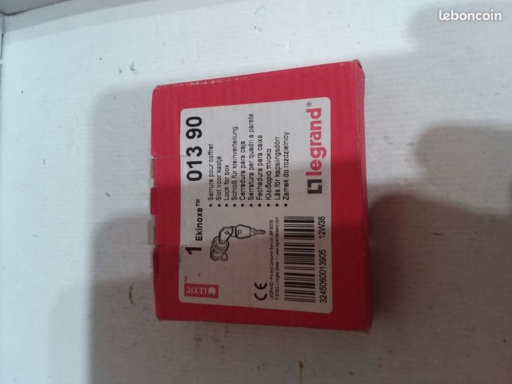 Serrure &agrave; cl&eacute; n&deg; 850 pour porte coffrets 8 &agrave; 9 modules Bricolage