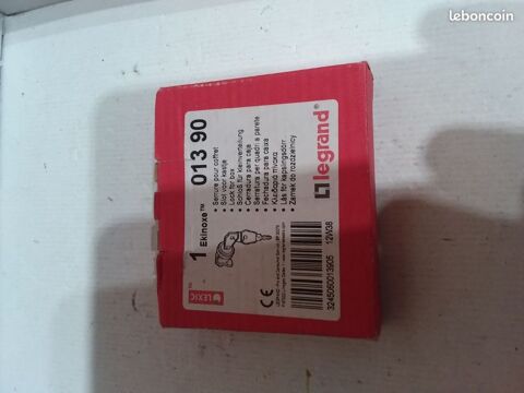 Serrure à clé n° 850 pour porte coffrets 8 à 9 modules 20 Serres-Castet (64)