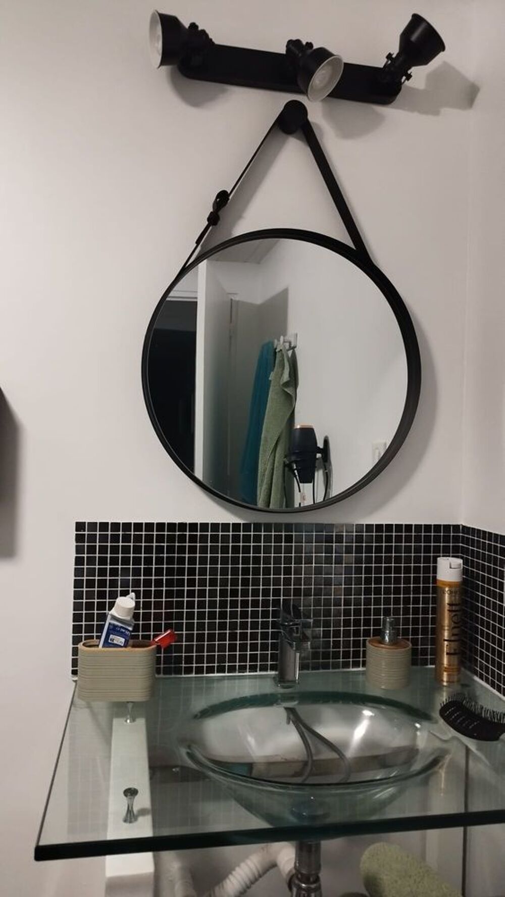 Lavabo en verre et son meuble support Meubles