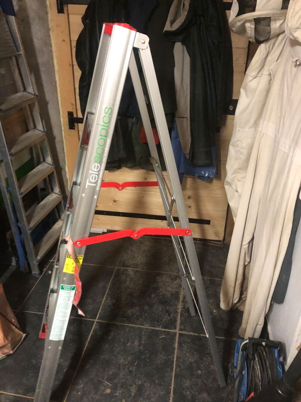 escabeau 4 marches pliable Bricolage