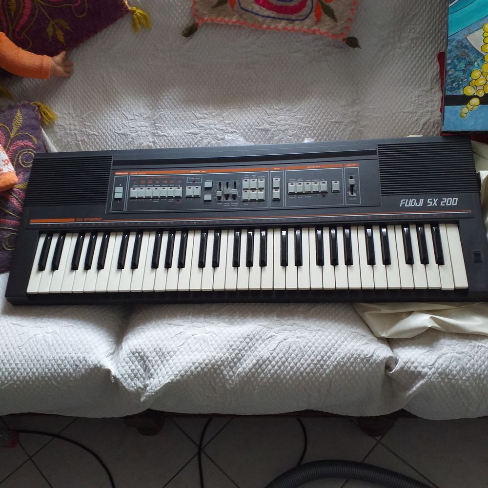 Synth&eacute;tiseur &Eacute;lectronique fudji 5 X 200 Instruments de musique