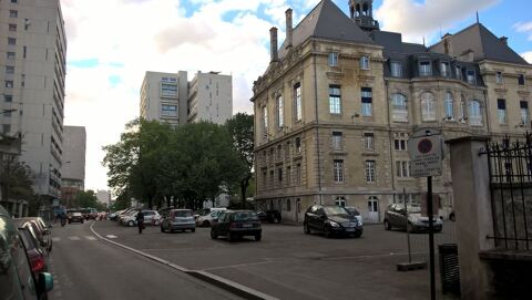  Parking / Garage  louer 10 m