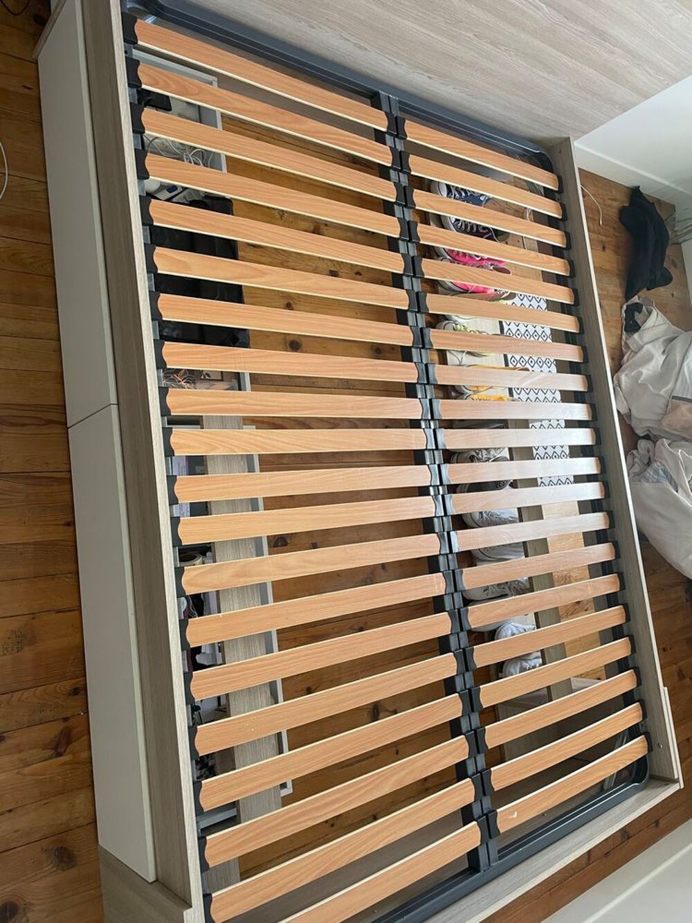 Lit avec sommier et matelas 140x200 Meubles