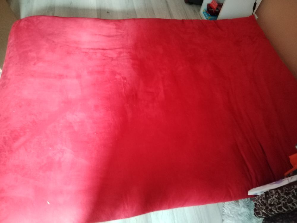 Canap&eacute; futon rouge Meubles