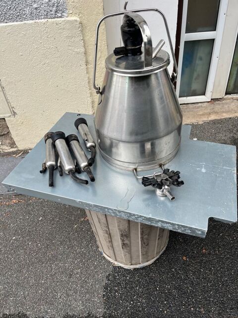 Seau de traite+griffe raccords mamelle 
Pour décor 105 Decazeville (12)