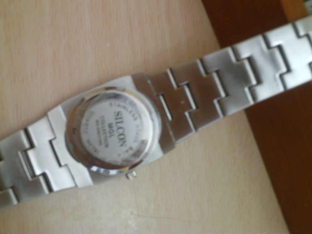  Montre bracelet styl&eacute; grav&eacute;e collection Silcon N&deg; 968 Bijoux et montres