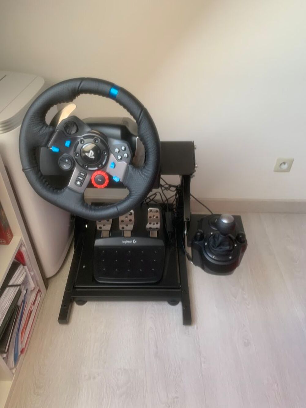 LOGITECH G29 (+bo&icirc;tier de vitesses et support Consoles et jeux vidéos