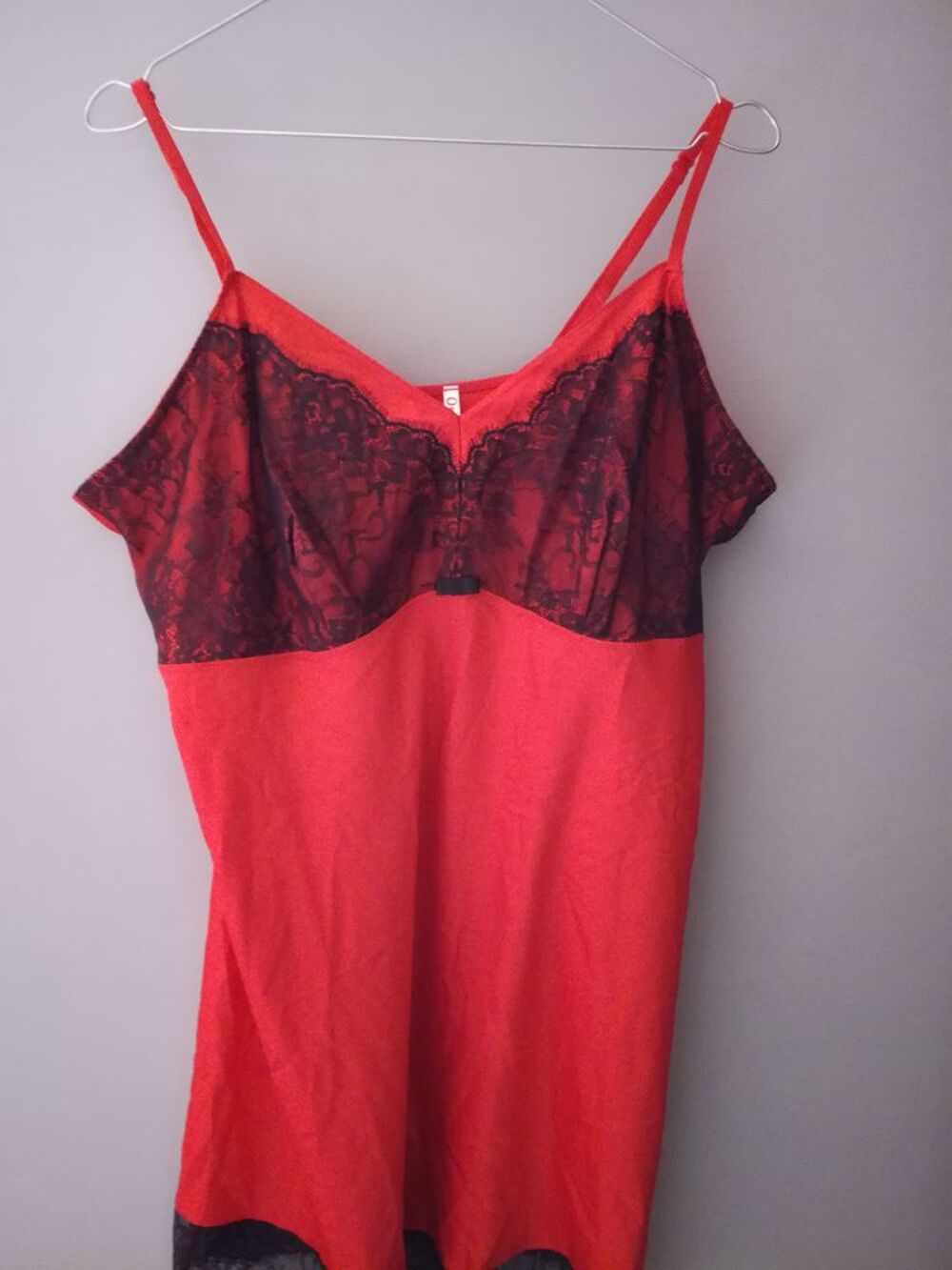 LOT 2 NUISETTES ROUGE + VERTE Vêtements
