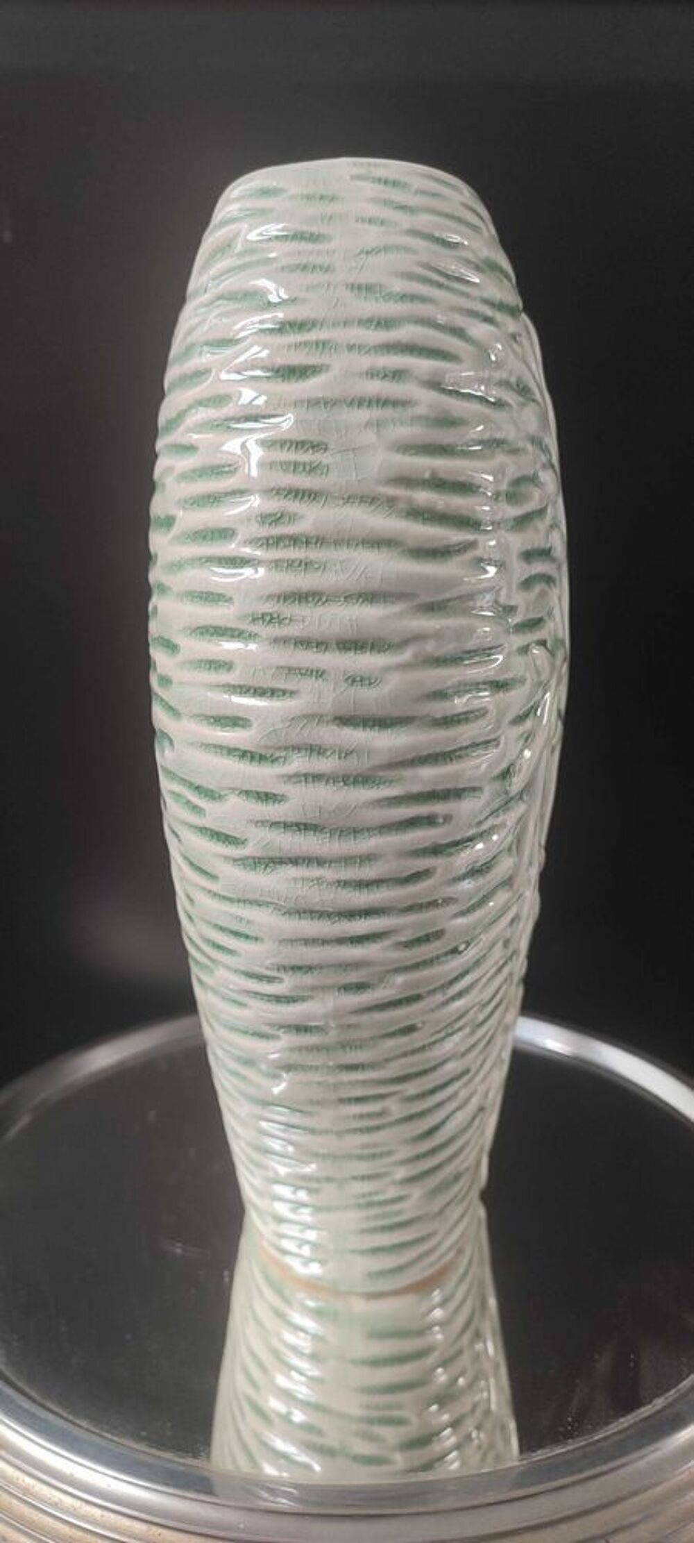 Vase en c&eacute;ramique craquel&eacute;e ann&eacute;es 80-90 d&eacute;cor v&eacute;g&eacute;tal 