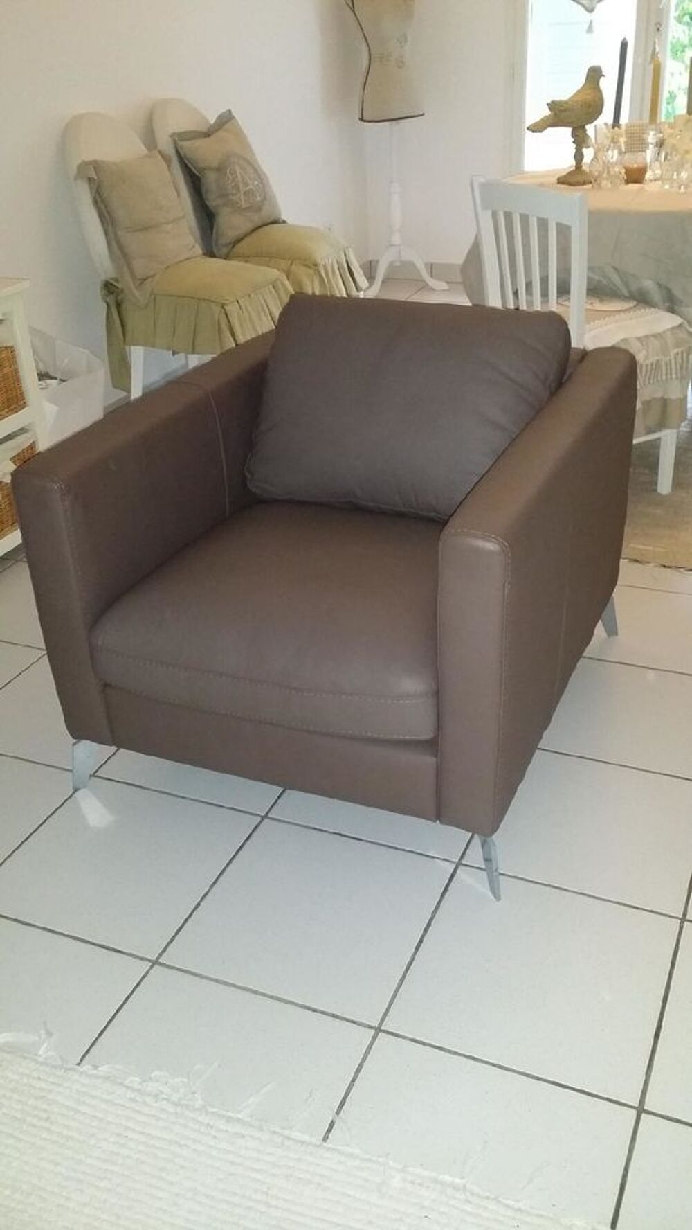 Fauteuil en cuir marron taupe design Meubles