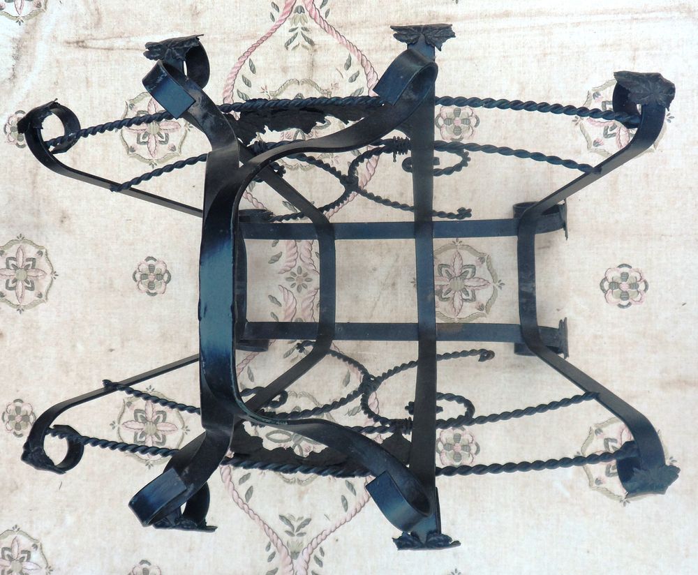 Porte revue ou magasine ancien m&eacute;tallique noir style rococo Décoration
