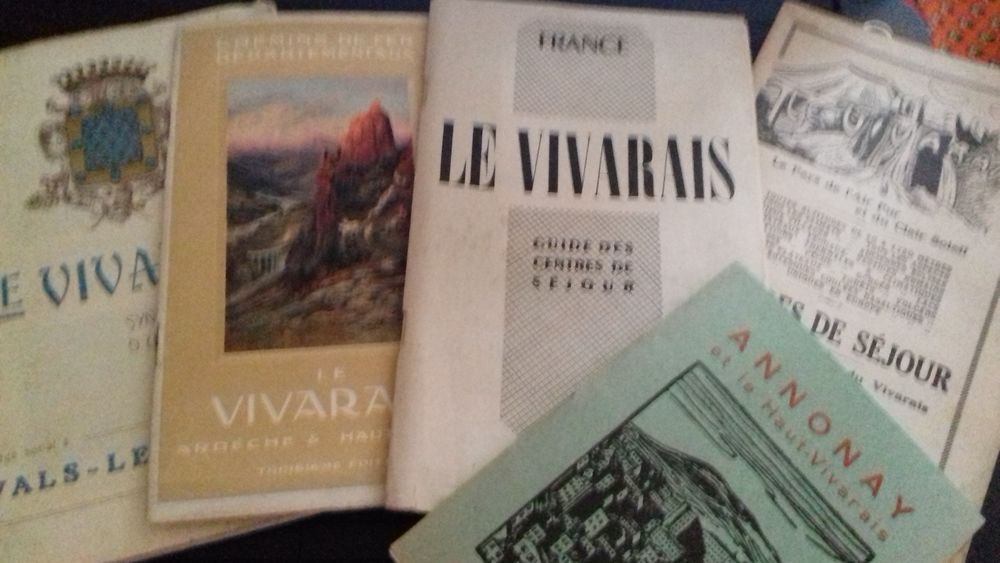Lot de guides touristiques anciens sur le Vivarais Livres et BD