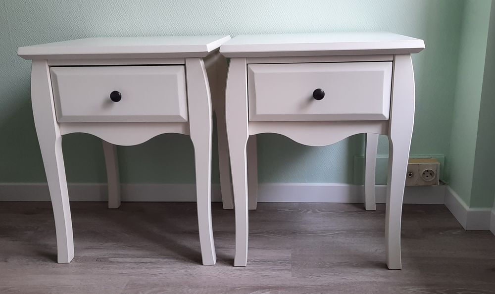 LOT DE 2 TABLES DE CHEVET Meubles