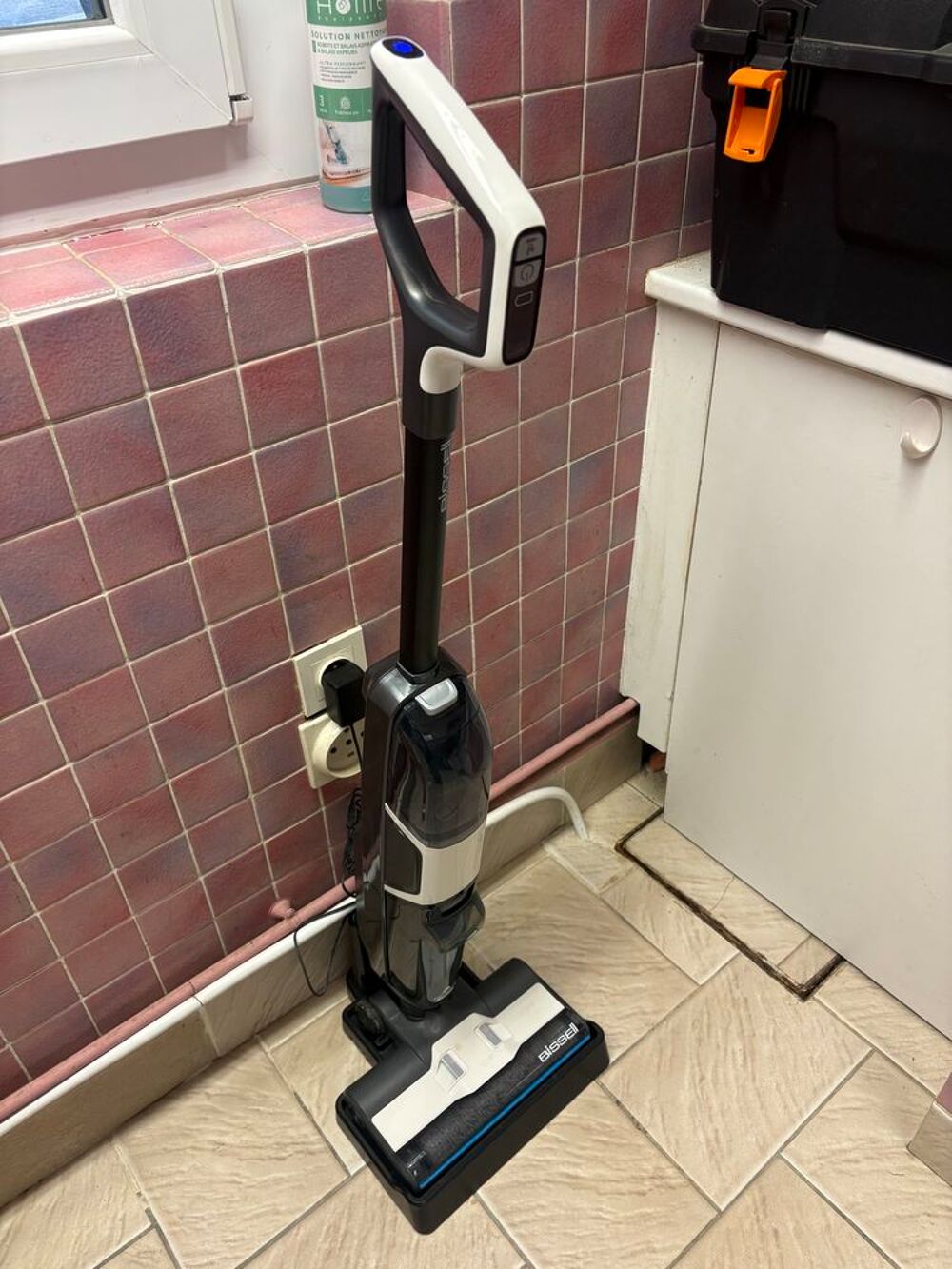 Aspirateur laveur BISSELL- Aspire et lave- Tr&egrave;s bon &eacute;tat Electrom�nager