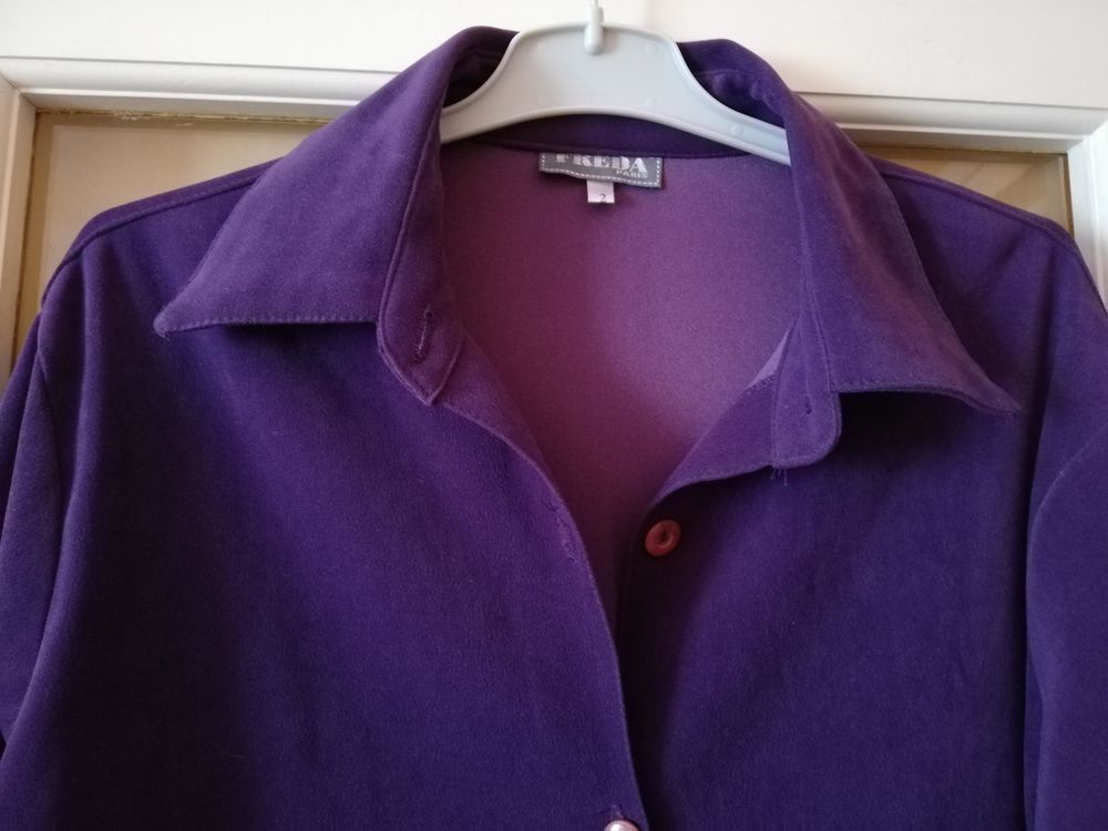 Blouse violette femme. Vêtements