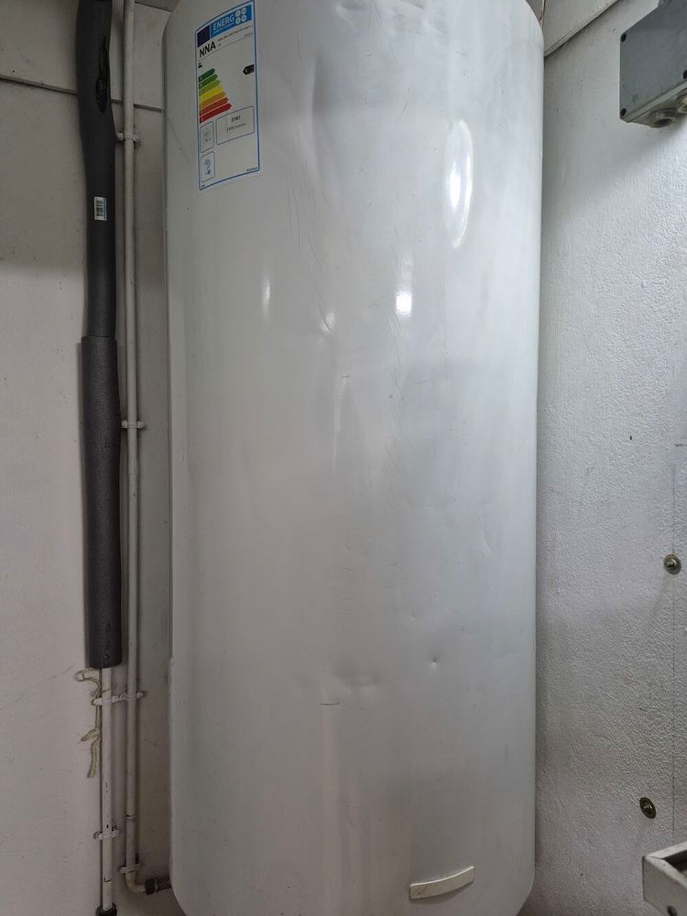 BALLON D'EAU CHAUDE ELECTRIQUE 200 litres. Bricolage