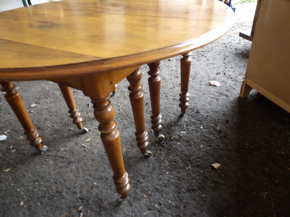 TABLE RONDE en CHENE MASSIF de 116 cm avec 8 PIEDS en MASSIF Meubles