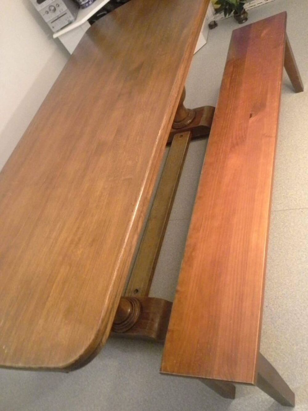 Table et bancs en ch&ecirc;ne massif Meubles