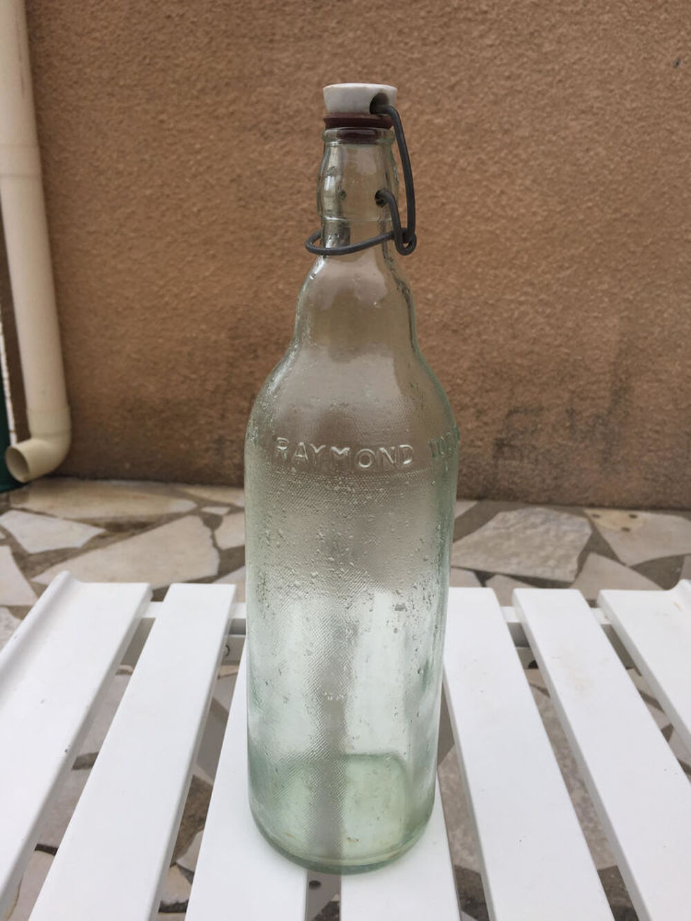 Bouteille ancienne " Raymond " 