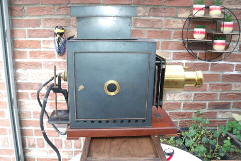 projecteur ancien appelé aussi lanterne magique Rœulx (59)
