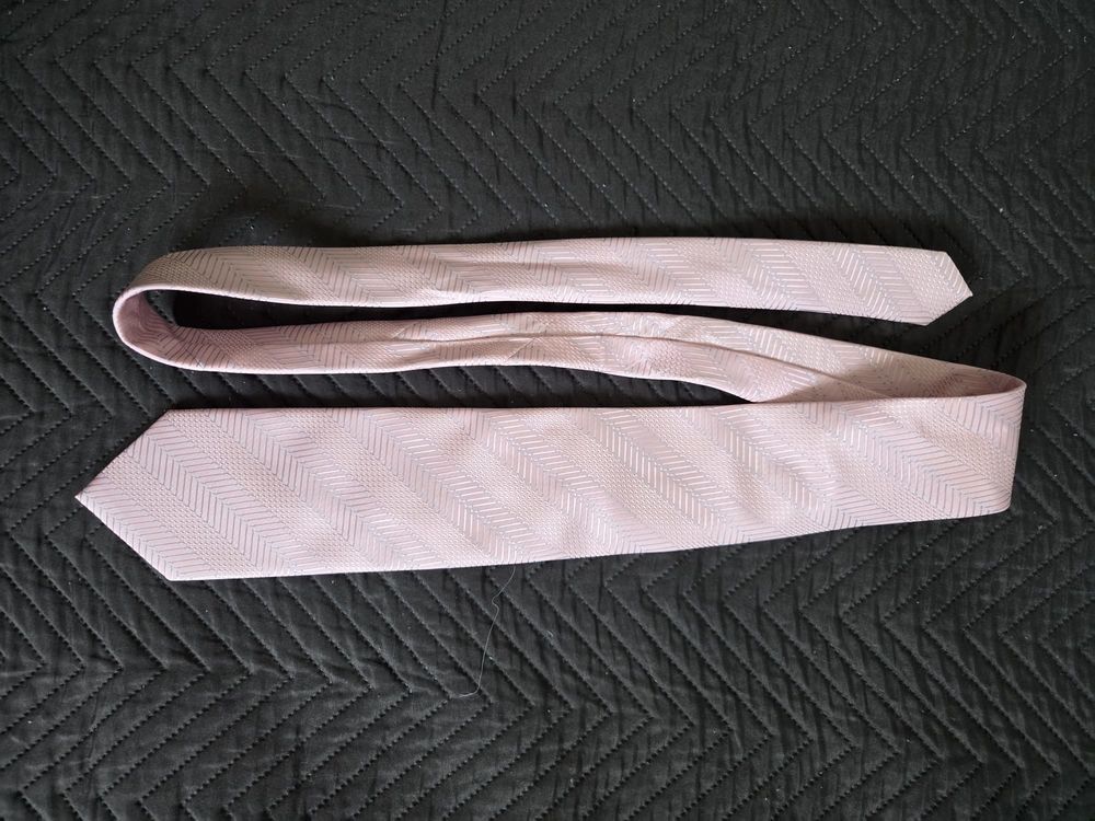 Cravate Yves Dorsey rose p&acirc;le herringbone - tr&egrave;s bon &eacute;tat Vêtements