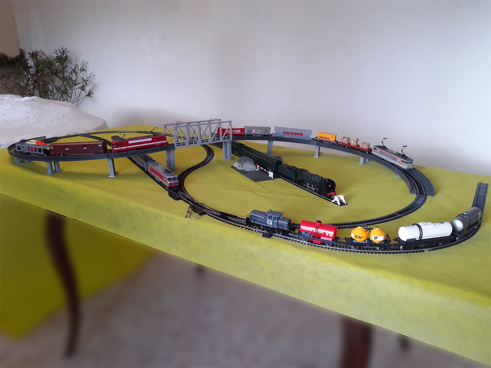 Gros lot de train Marque : JOUEF HO ; locomotives ; voitures Jeux / jouets