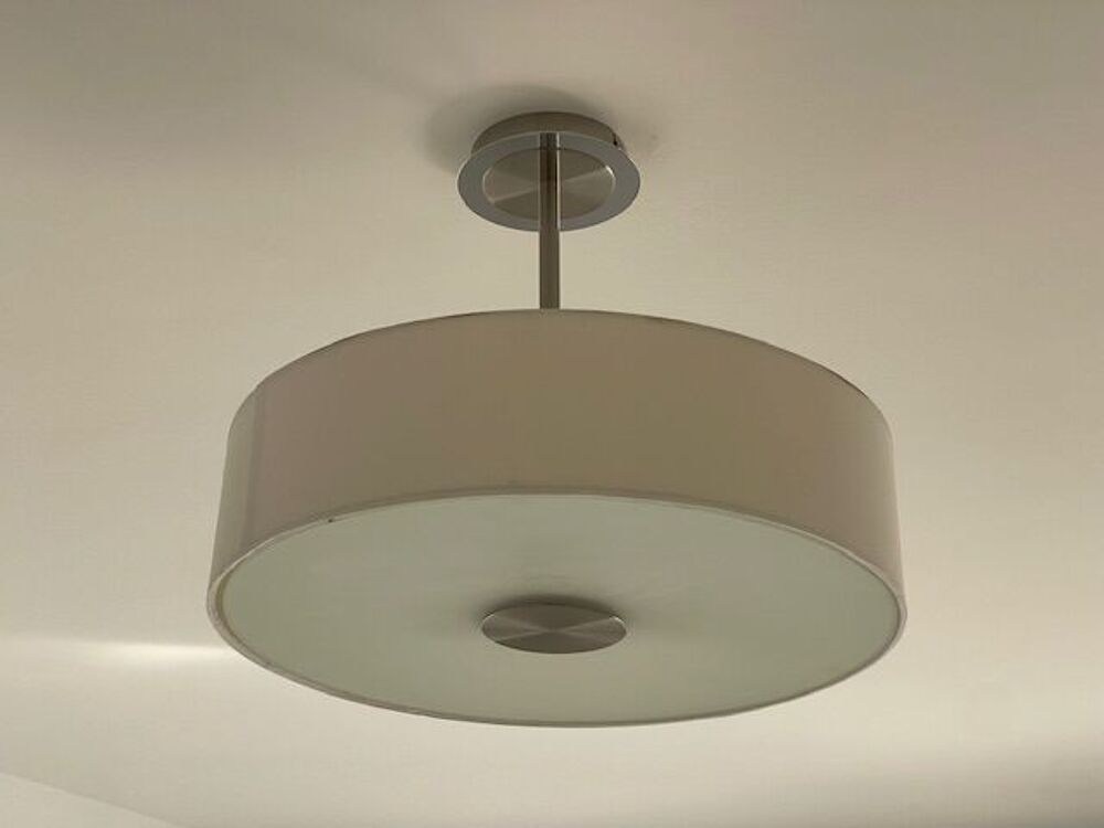 SUSPENSION CONTEMPORAINE EN TISSU BLANC; 
Décoration