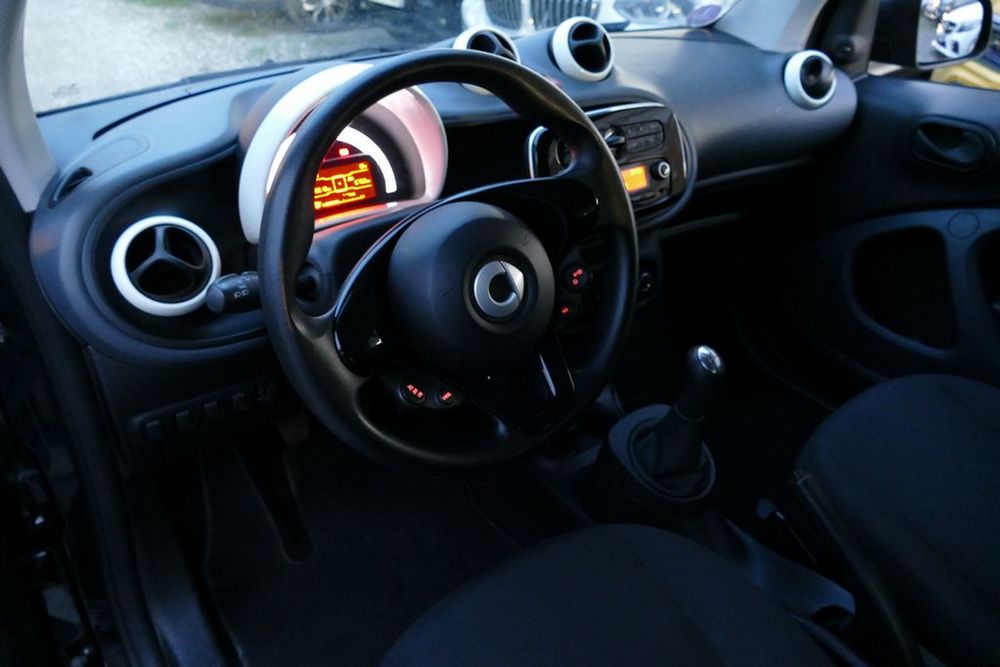 ForTwo Fortwo Coup&eacute; 1.0 61 ch Pure 2015 occasion 13600 La Ciotat